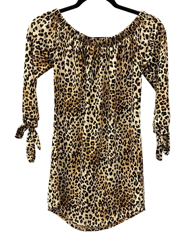 women's tops for those who want to show off their figure in a flattering wayTop Long Sleeve By Absolutely In Animal Print, Size: M