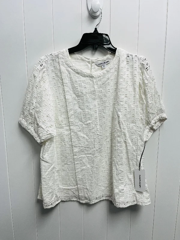 women's tops for those who prefer classic over trendy stylesTop Short Sleeve By Elizabeth And James In White, Size: Xl